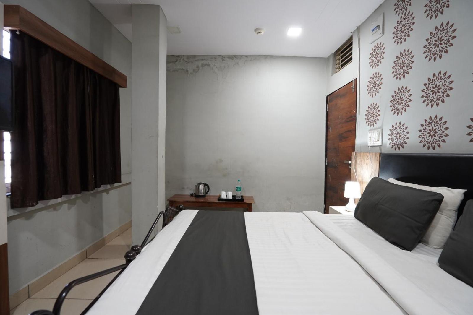 Hotel Sai Inn, Ahmedabad Airport Eksteriør bilde