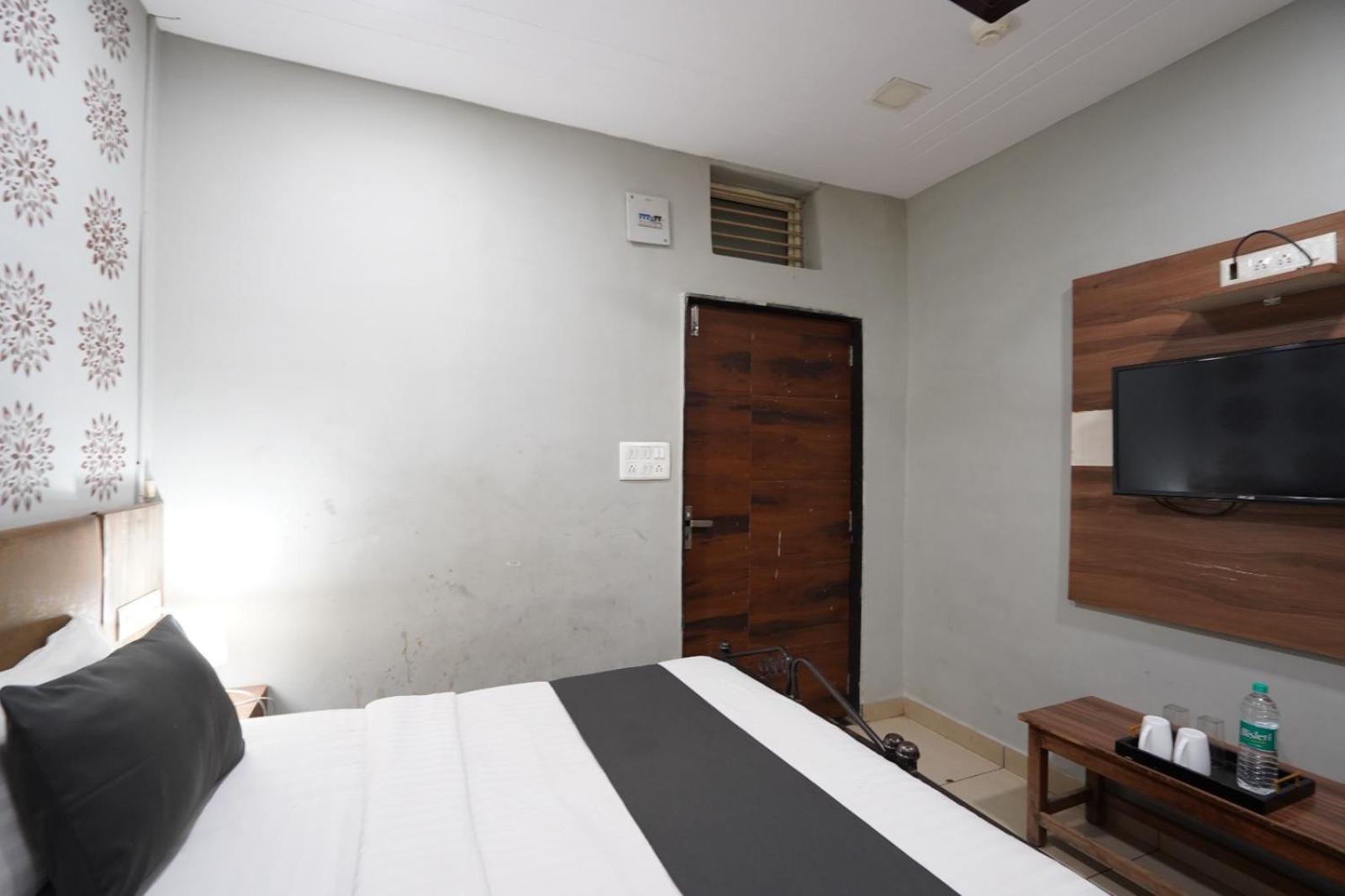 Hotel Sai Inn, Ahmedabad Airport Eksteriør bilde