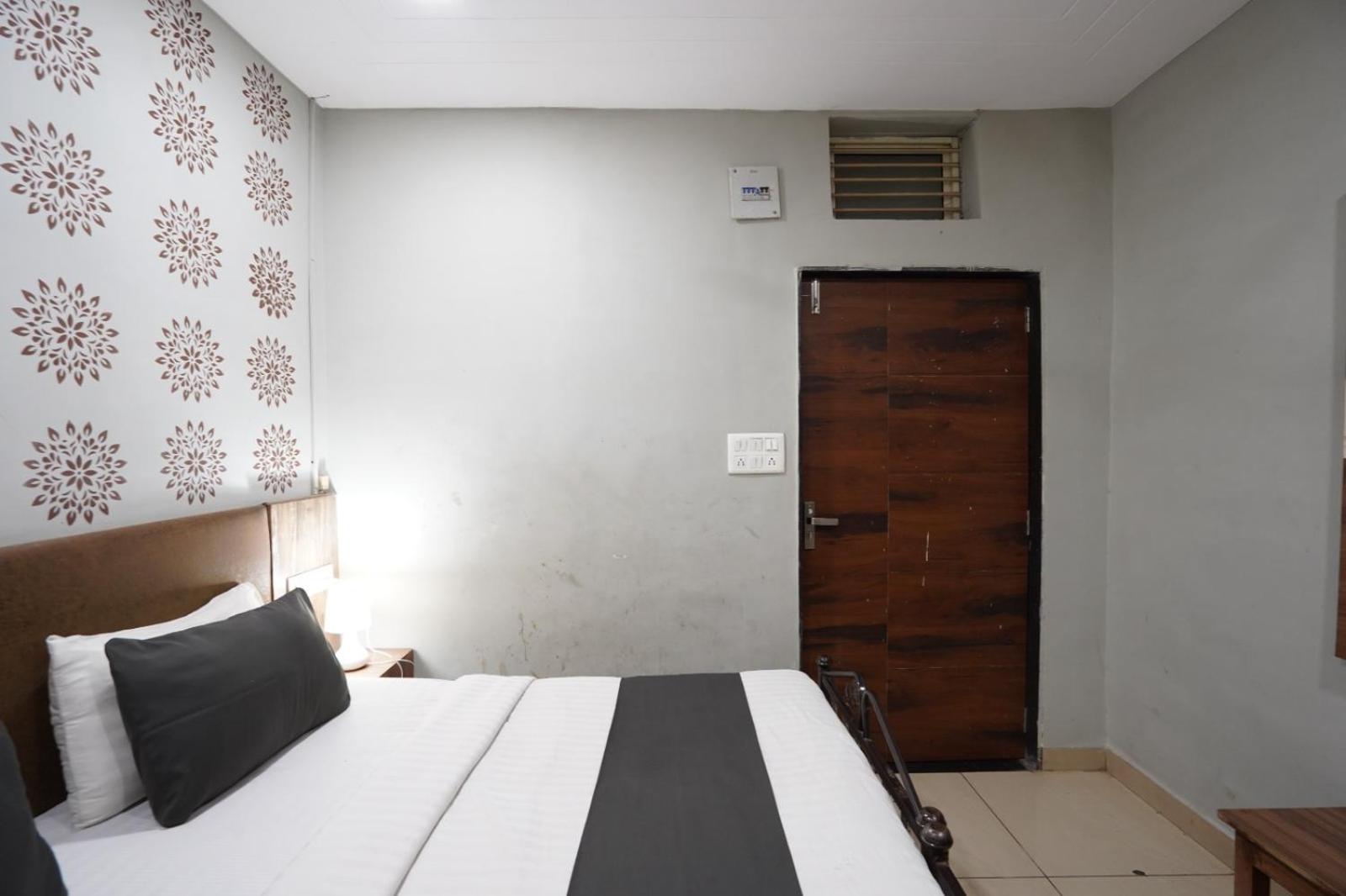 Hotel Sai Inn, Ahmedabad Airport Eksteriør bilde