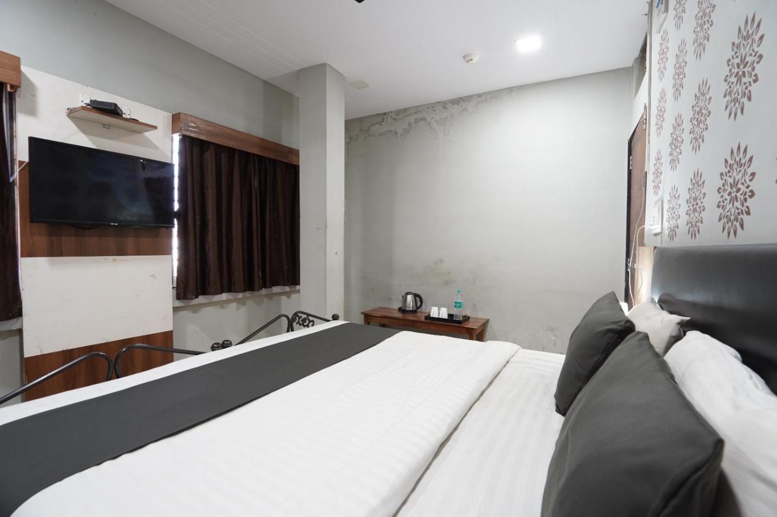 Hotel Sai Inn, Ahmedabad Airport Eksteriør bilde