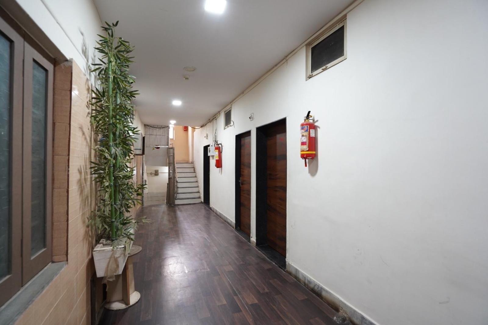 Hotel Sai Inn, Ahmedabad Airport Eksteriør bilde